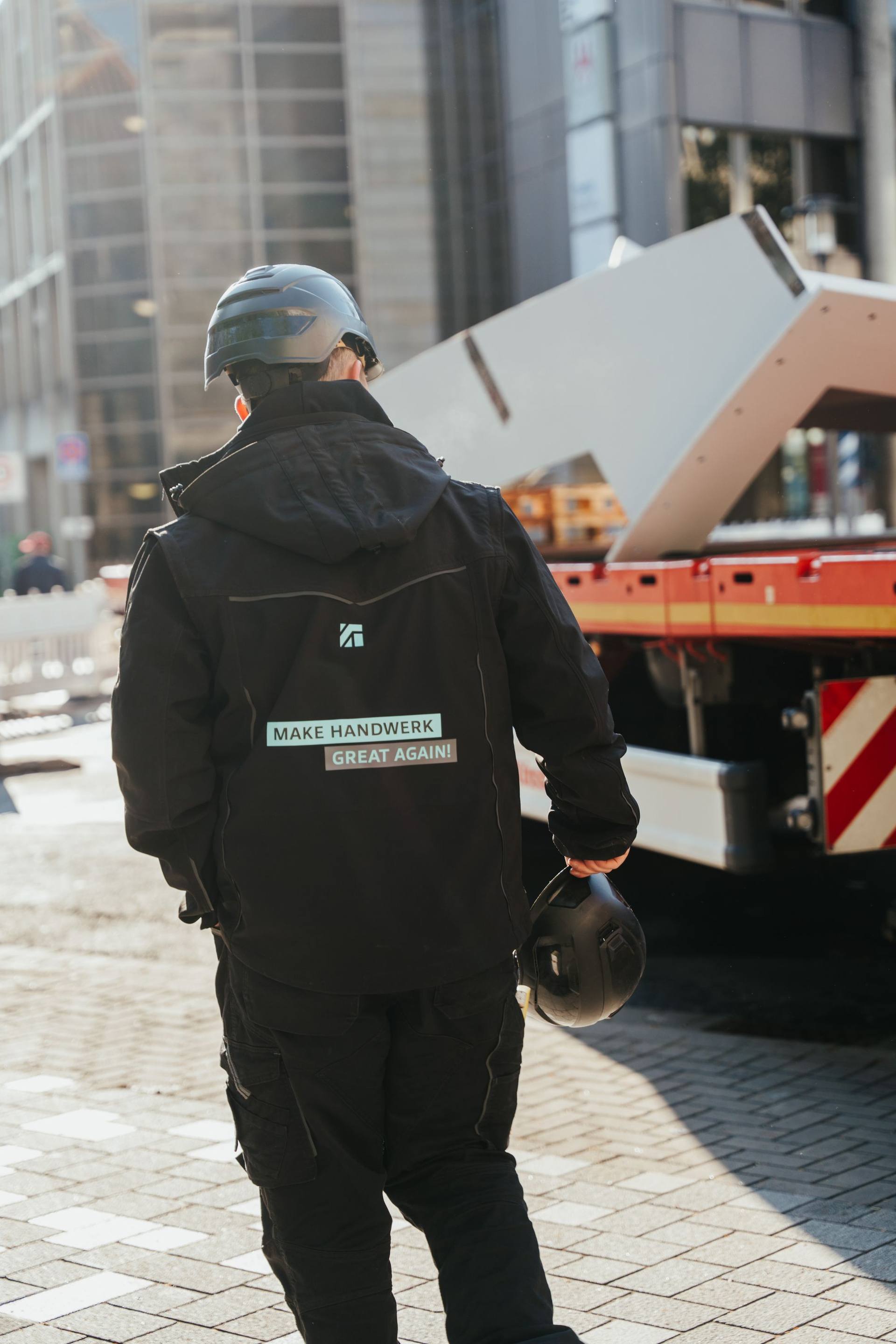 Barton Monteur auf dem Weg zur Baustelle
